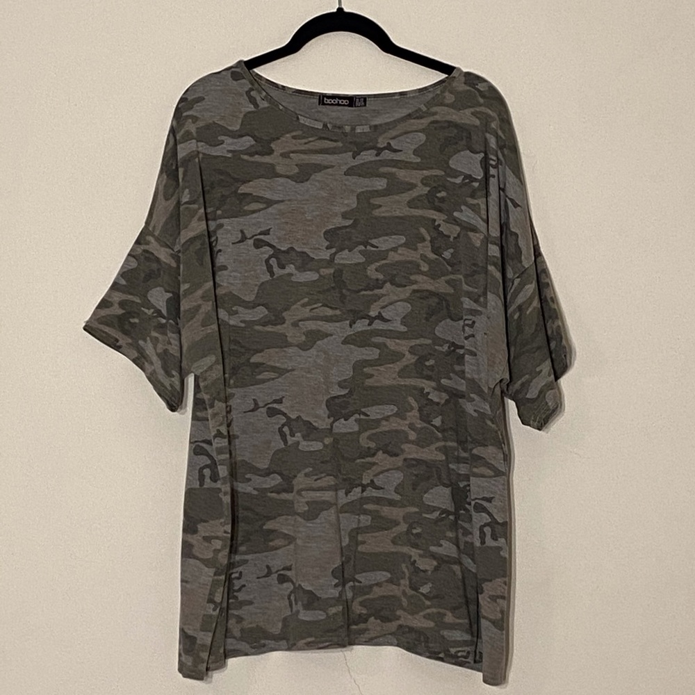 Size 20 Boohoo camouflage tee shirt!